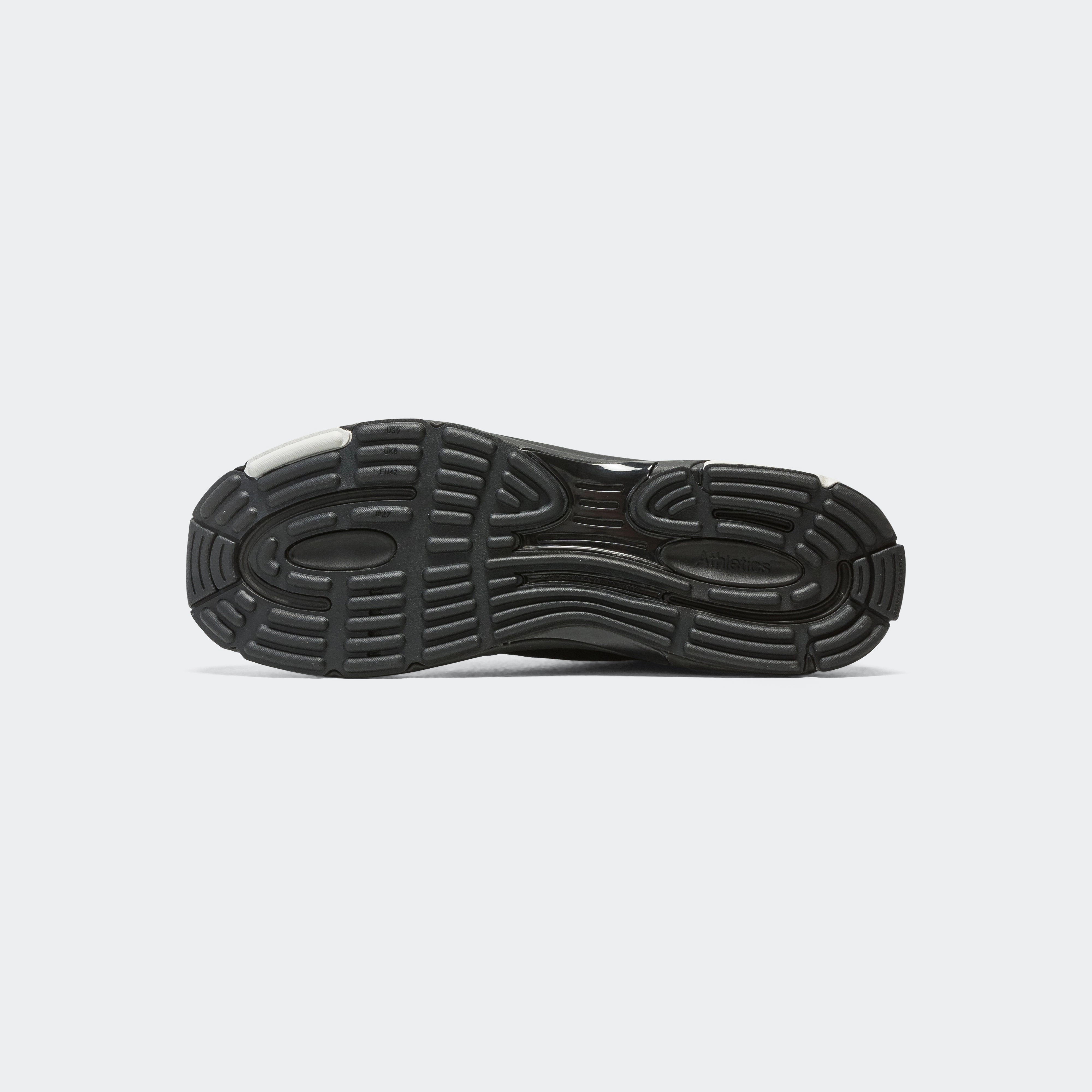One Remastered - Black/Grey Racer