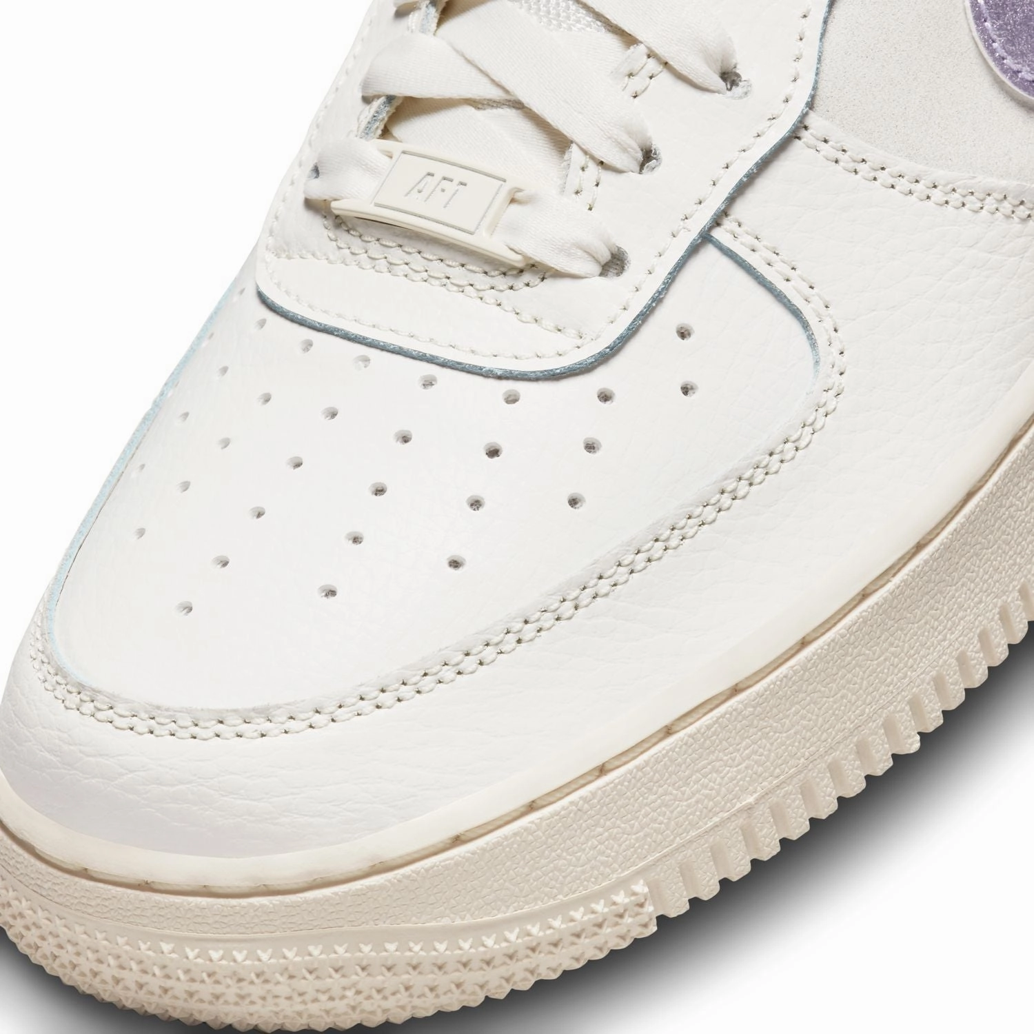 Wmns Air Force 1 '07 Ess 'Metallic Purple'