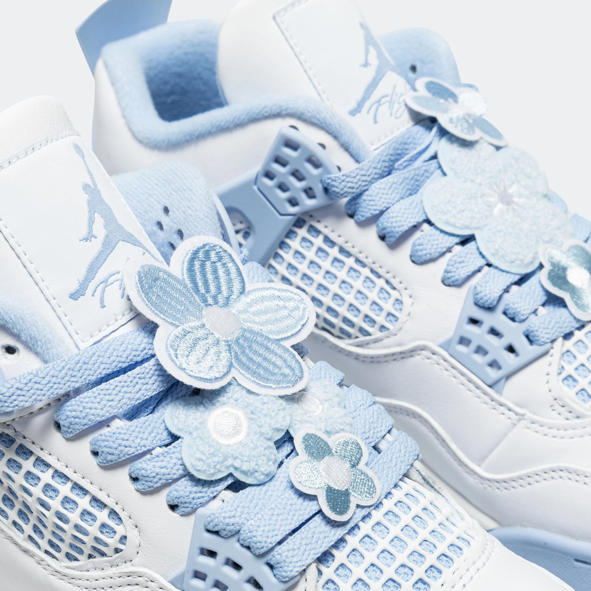 Womens Air Jordan 4 Retro - White/Aluminum-Blue Tint-Oil Green
